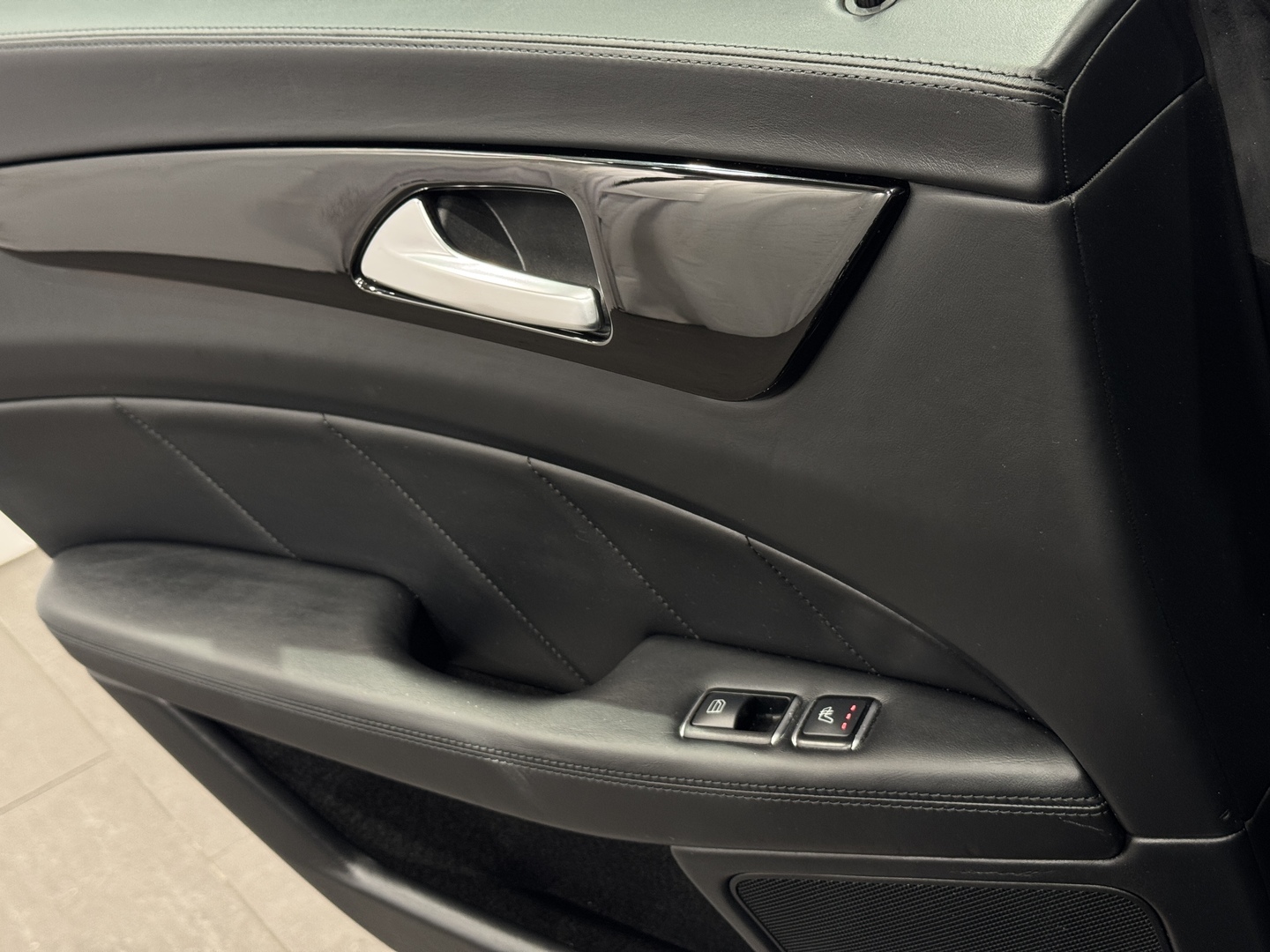 MERCEDES-BENZ CLS 63 AMG 2011