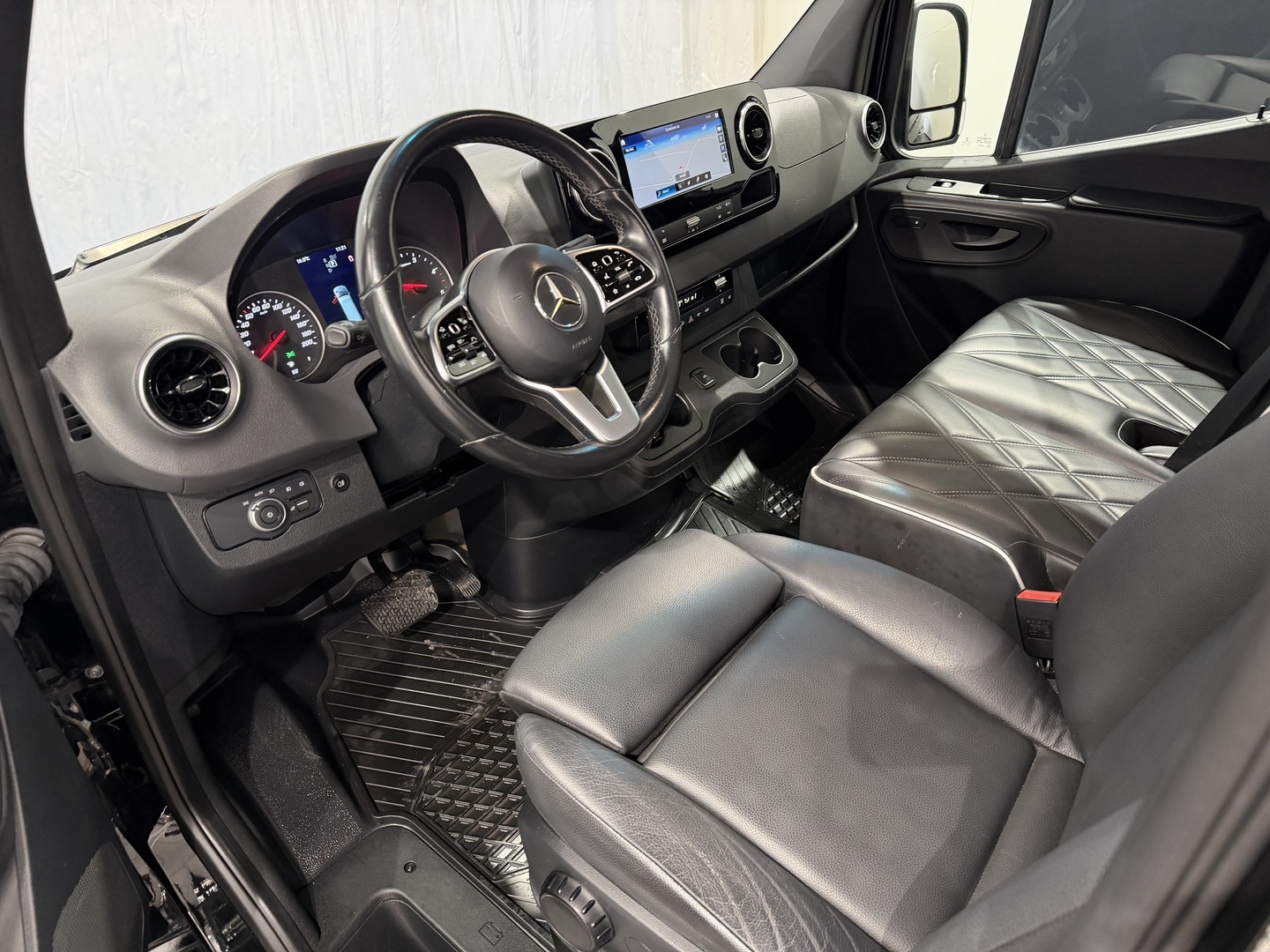 MERCEDES-BENZ SPRINTER 2023