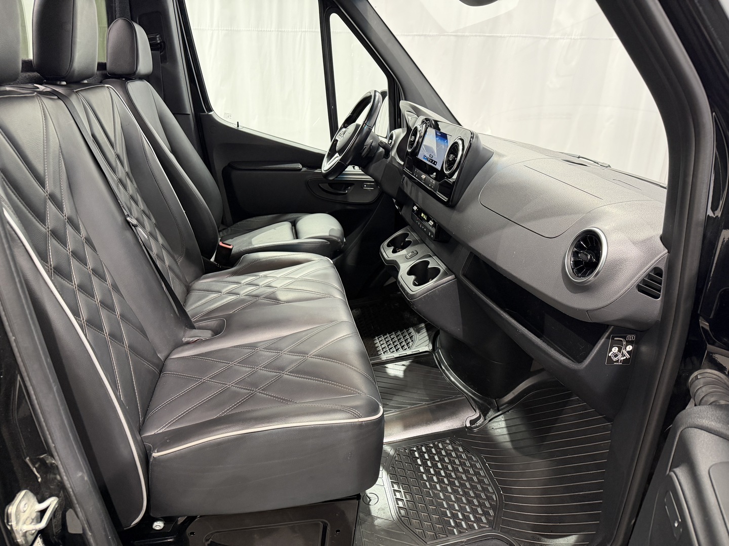MERCEDES-BENZ SPRINTER 2023