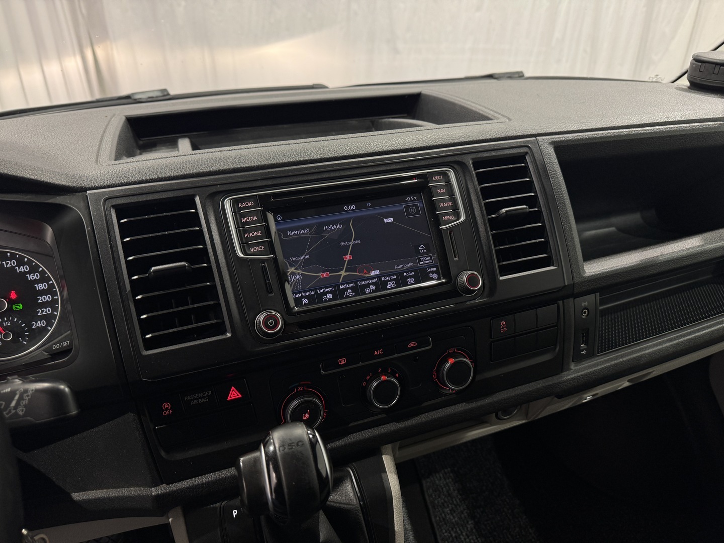 VOLKSWAGEN Transporter 2016