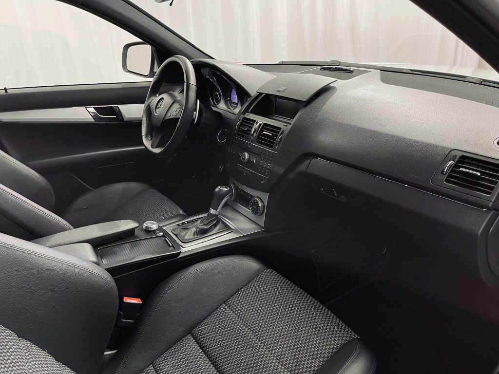 MERCEDES-BENZ C 63 AMG 2008