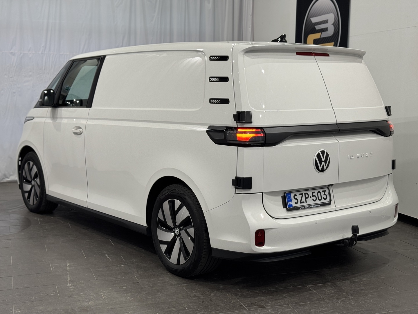 VOLKSWAGEN ID. BUZZ CARGO 2