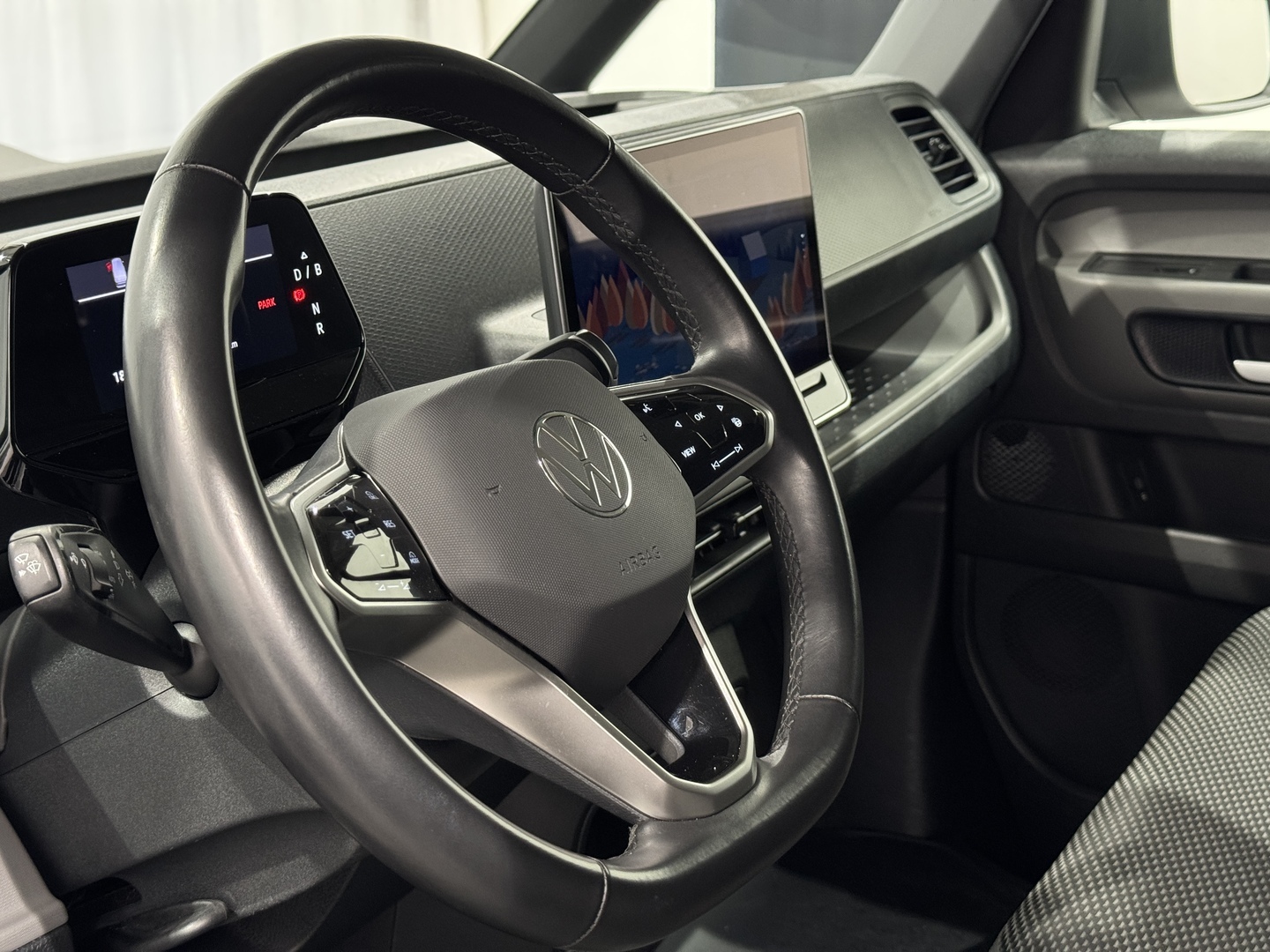 VOLKSWAGEN ID. BUZZ CARGO 5