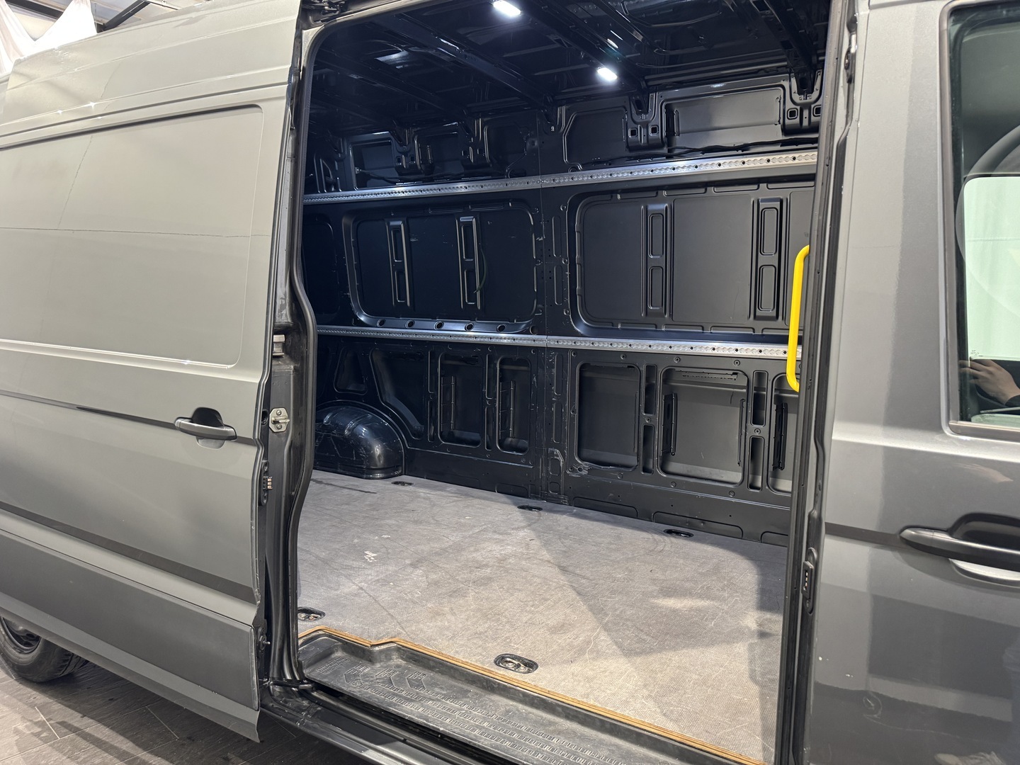 VOLKSWAGEN Crafter 11