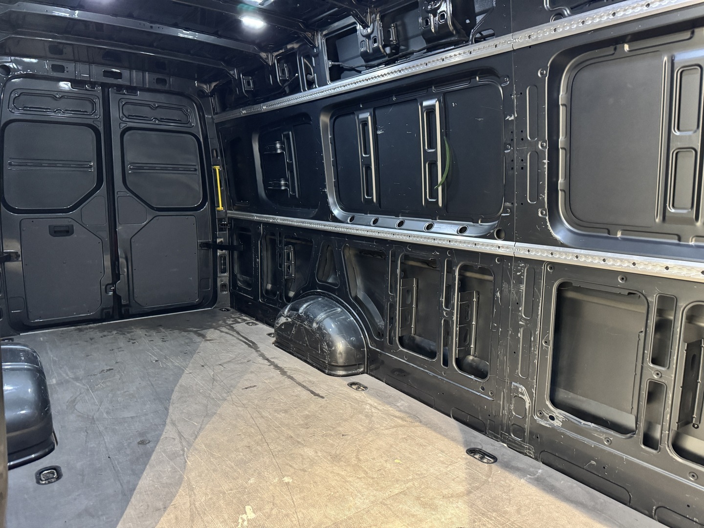 VOLKSWAGEN Crafter 13