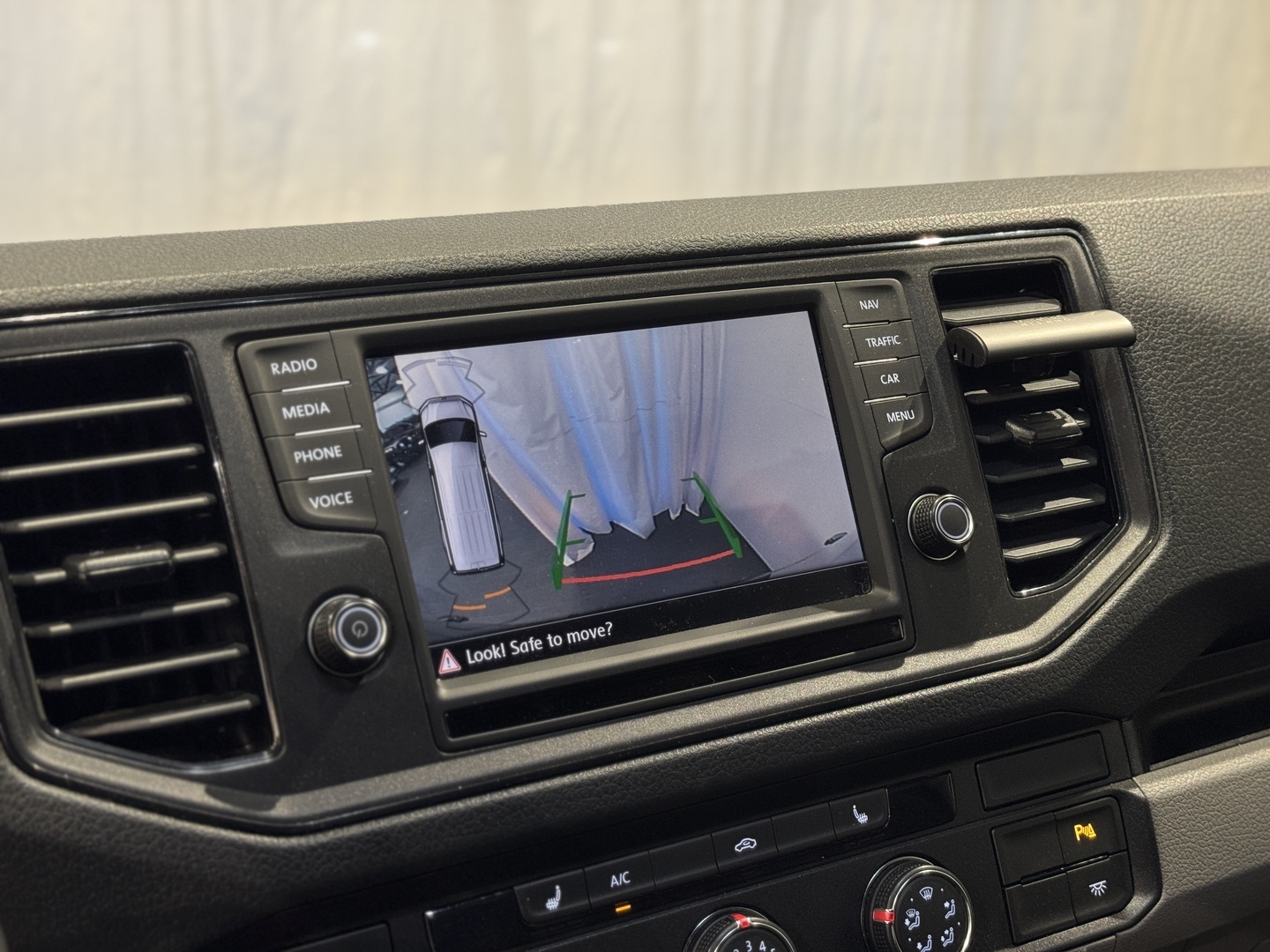 VOLKSWAGEN Crafter 8