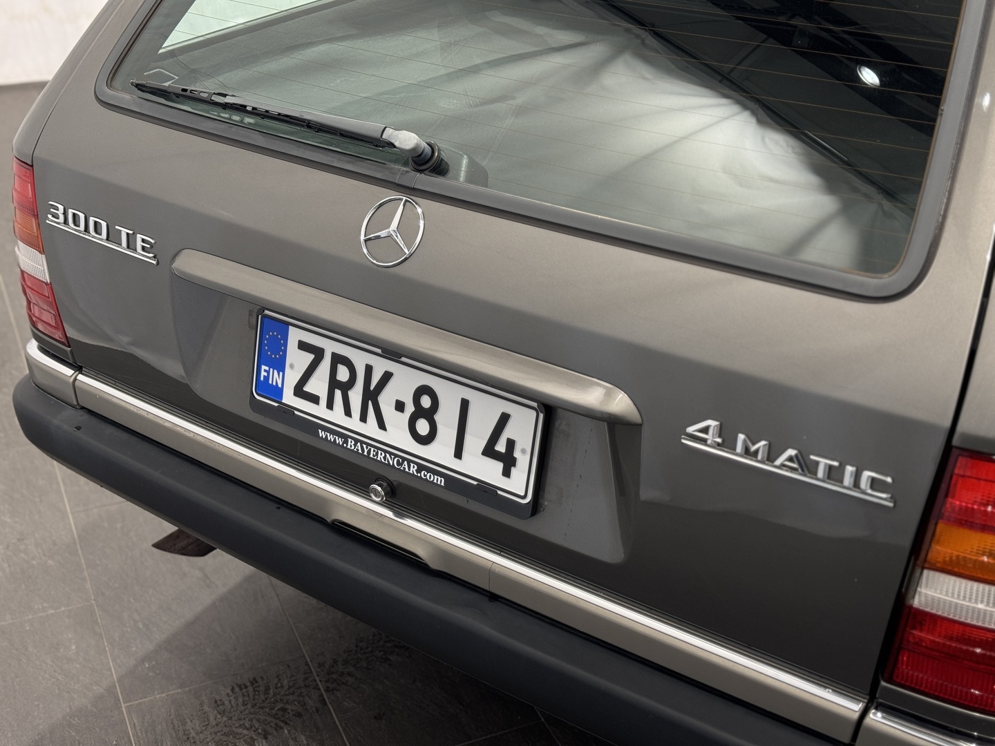 MERCEDES-BENZ 300 11