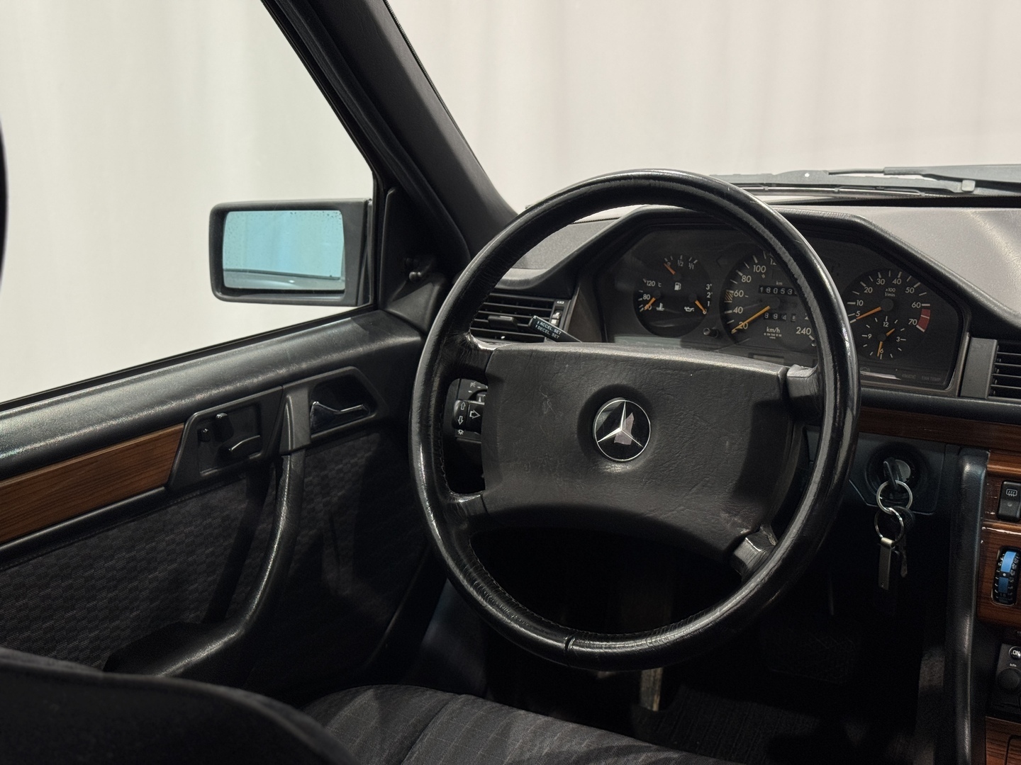 MERCEDES-BENZ 300 18