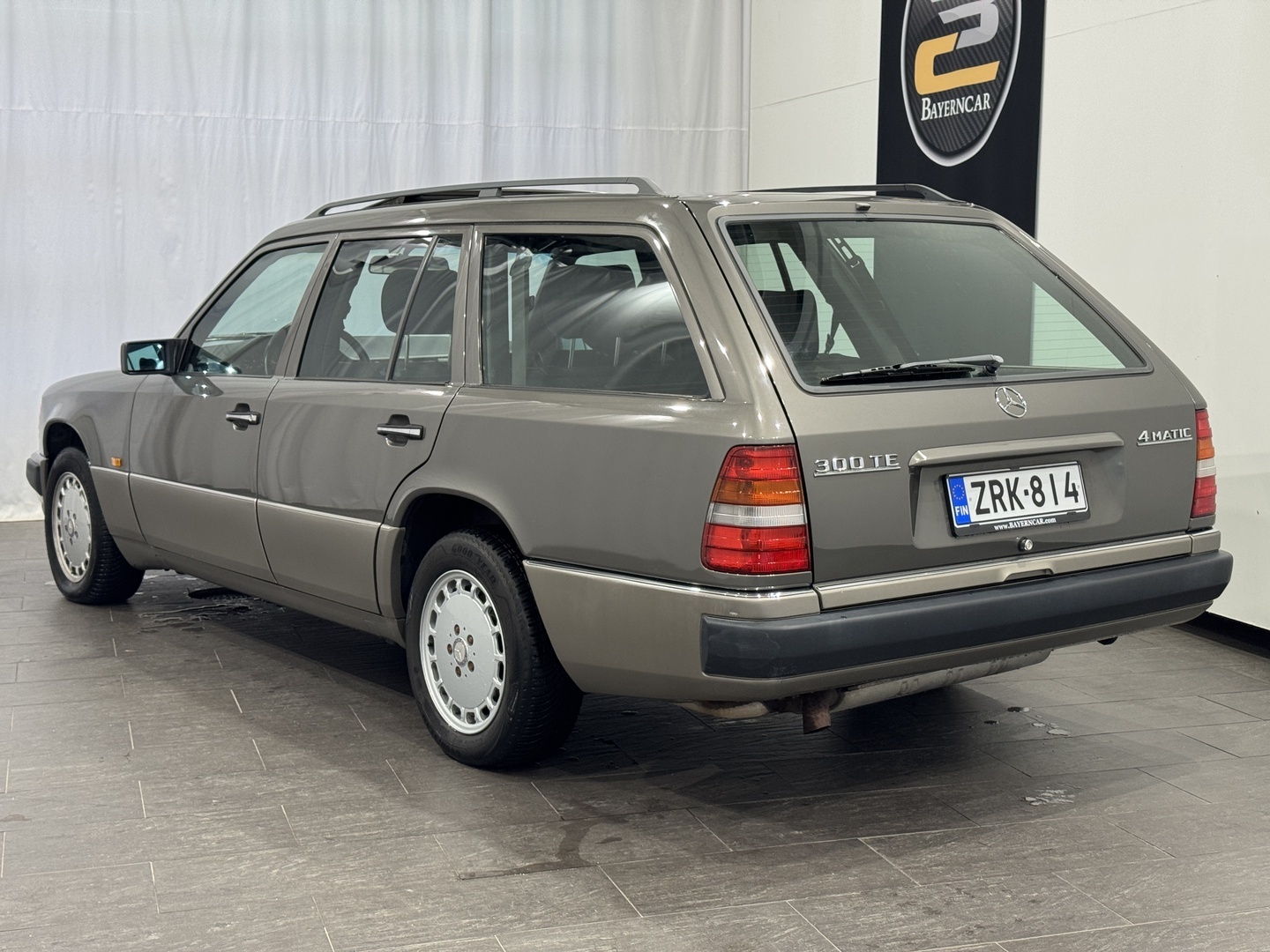 MERCEDES-BENZ 300 2