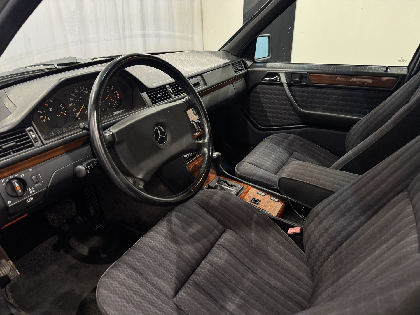 MERCEDES-BENZ 300 7