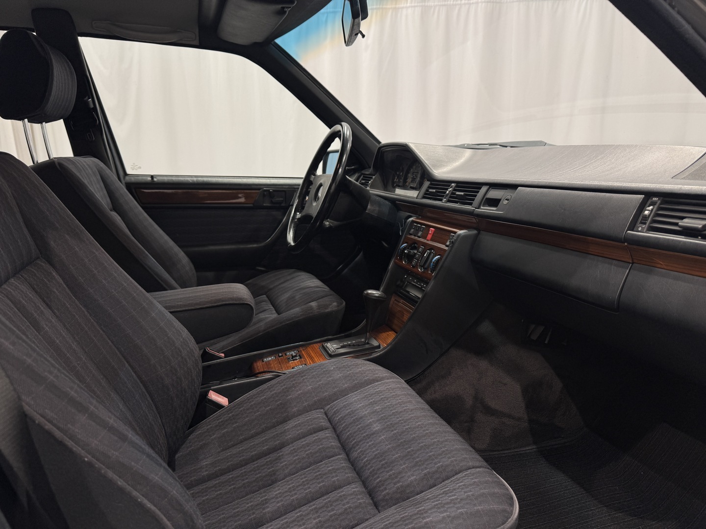 MERCEDES-BENZ 300 9