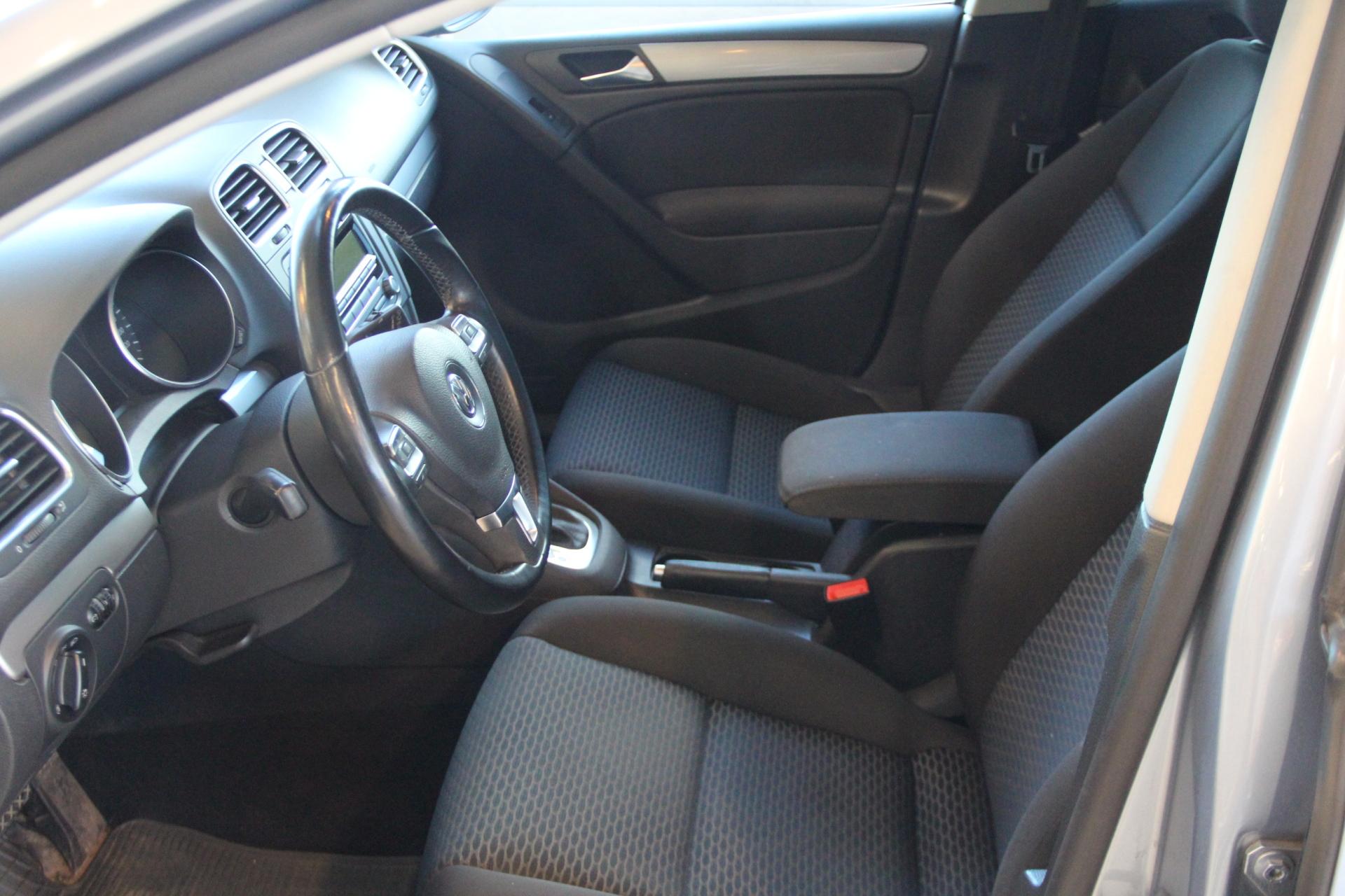 VOLKSWAGEN Golf 2009