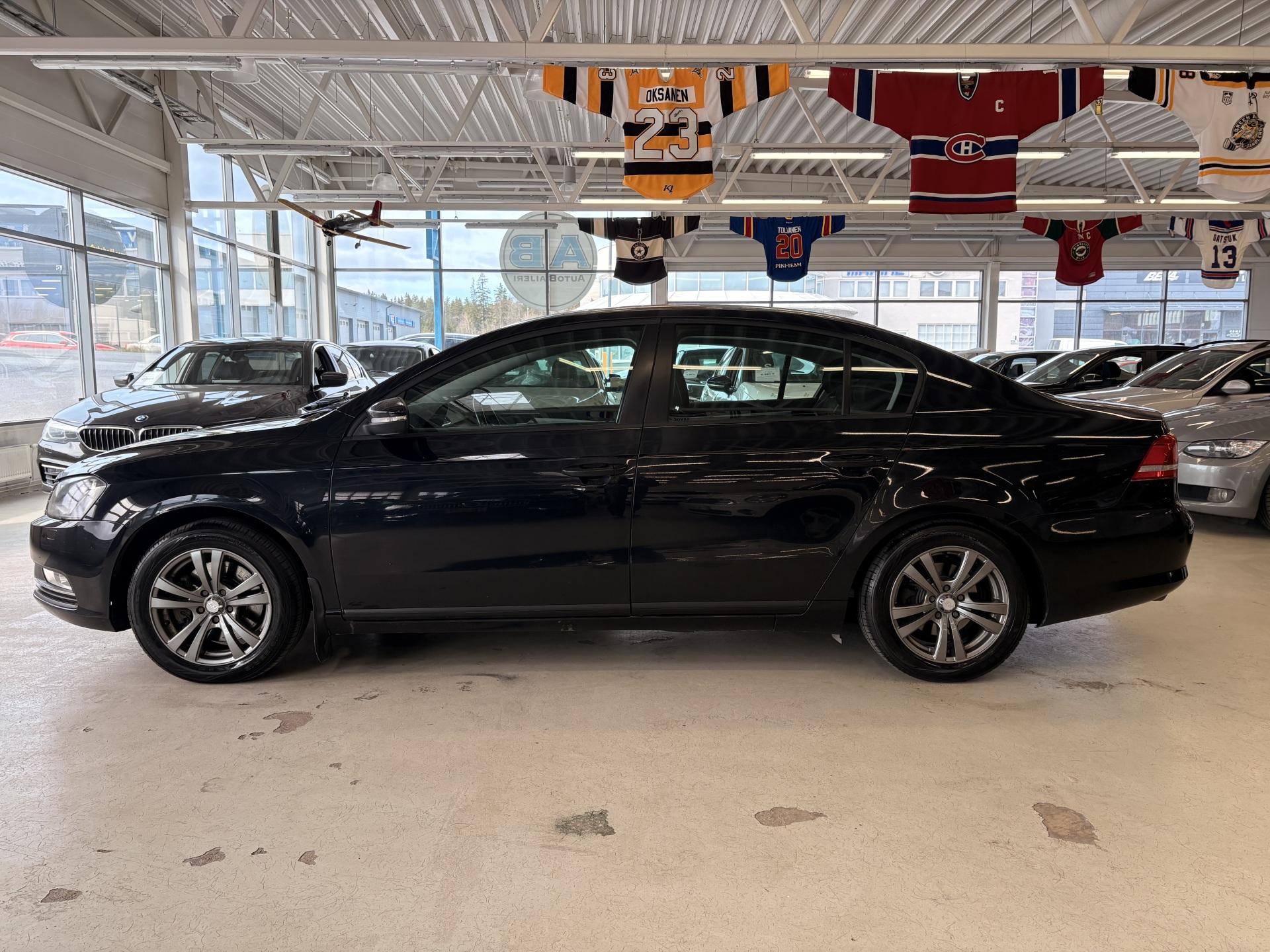 VOLKSWAGEN Passat 2011