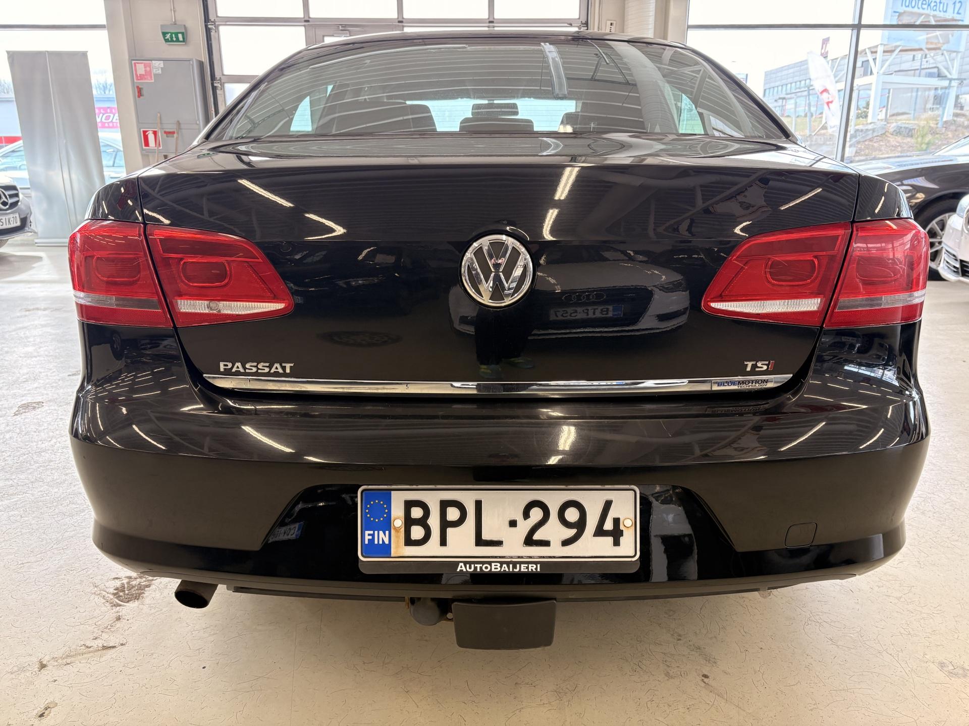 VOLKSWAGEN Passat 2011
