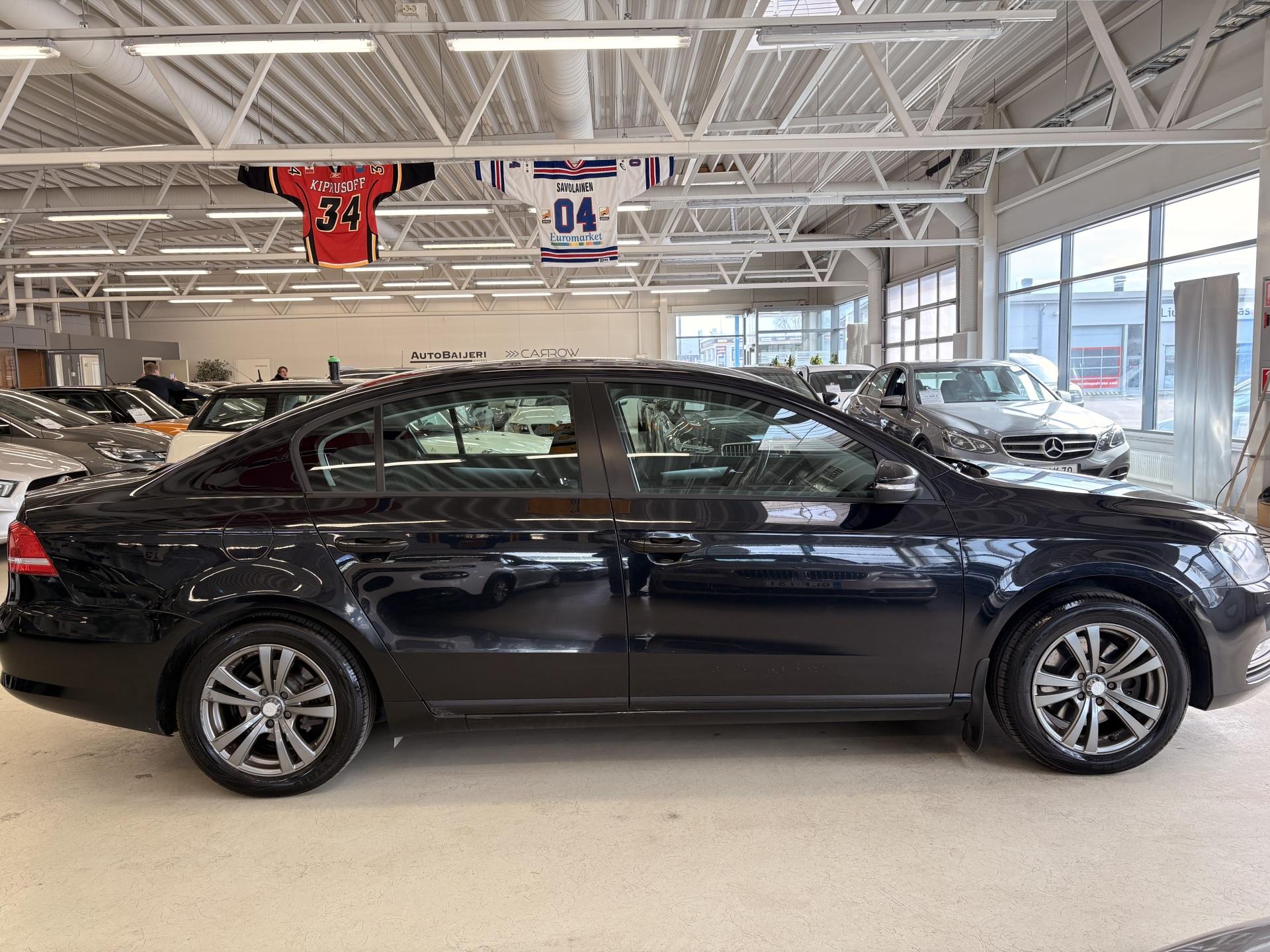 VOLKSWAGEN Passat 2011