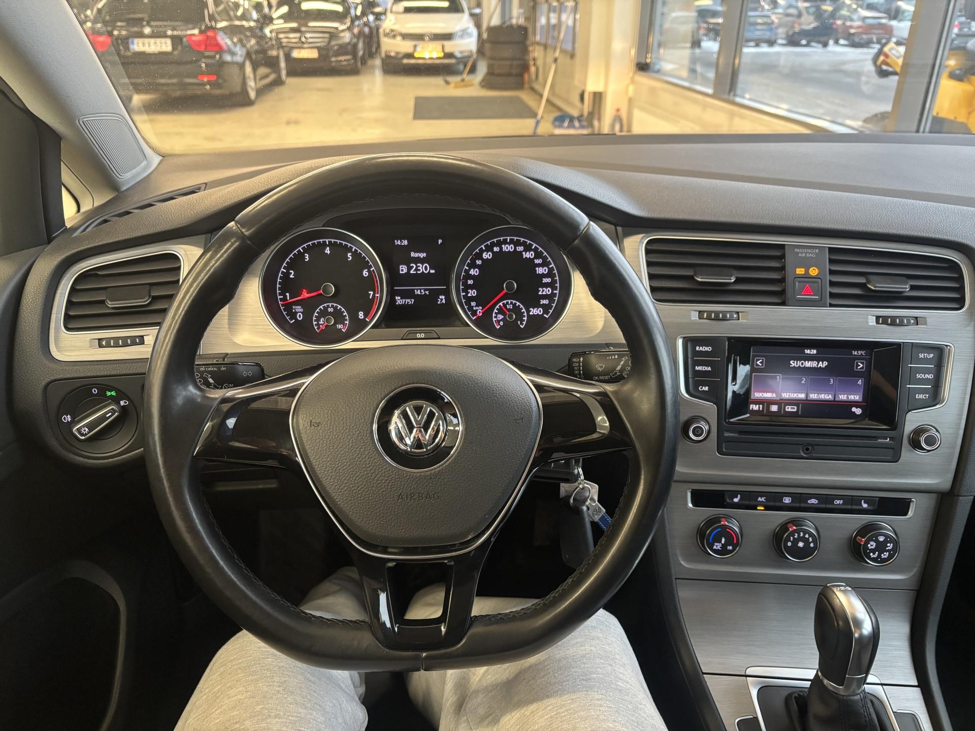 VOLKSWAGEN Golf 2014