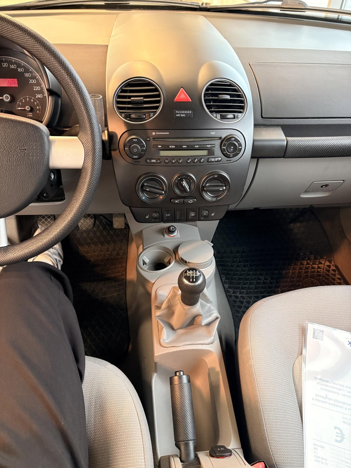 VOLKSWAGEN New Beetle 2007