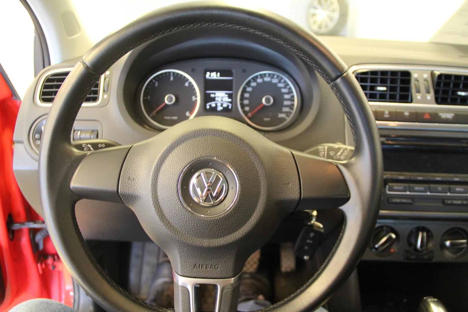 VOLKSWAGEN Polo 2012