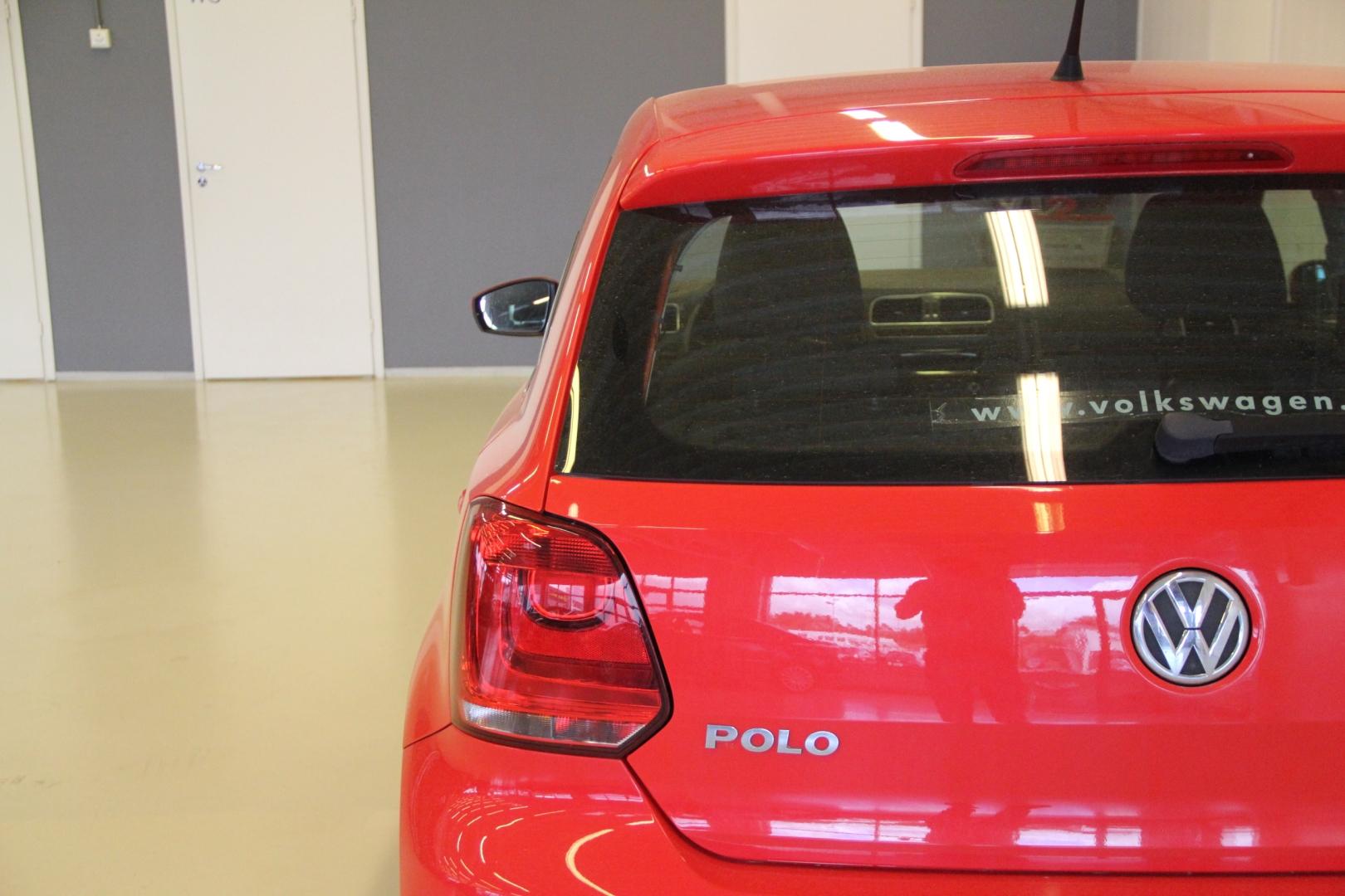 VOLKSWAGEN Polo 2012