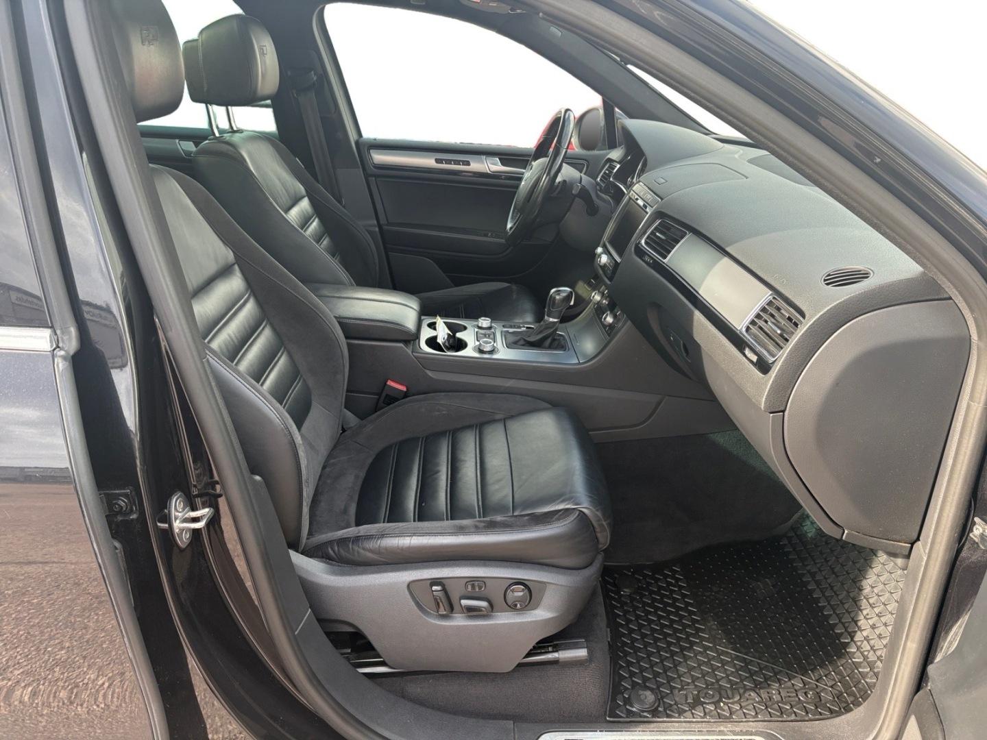 VOLKSWAGEN Touareg 2015