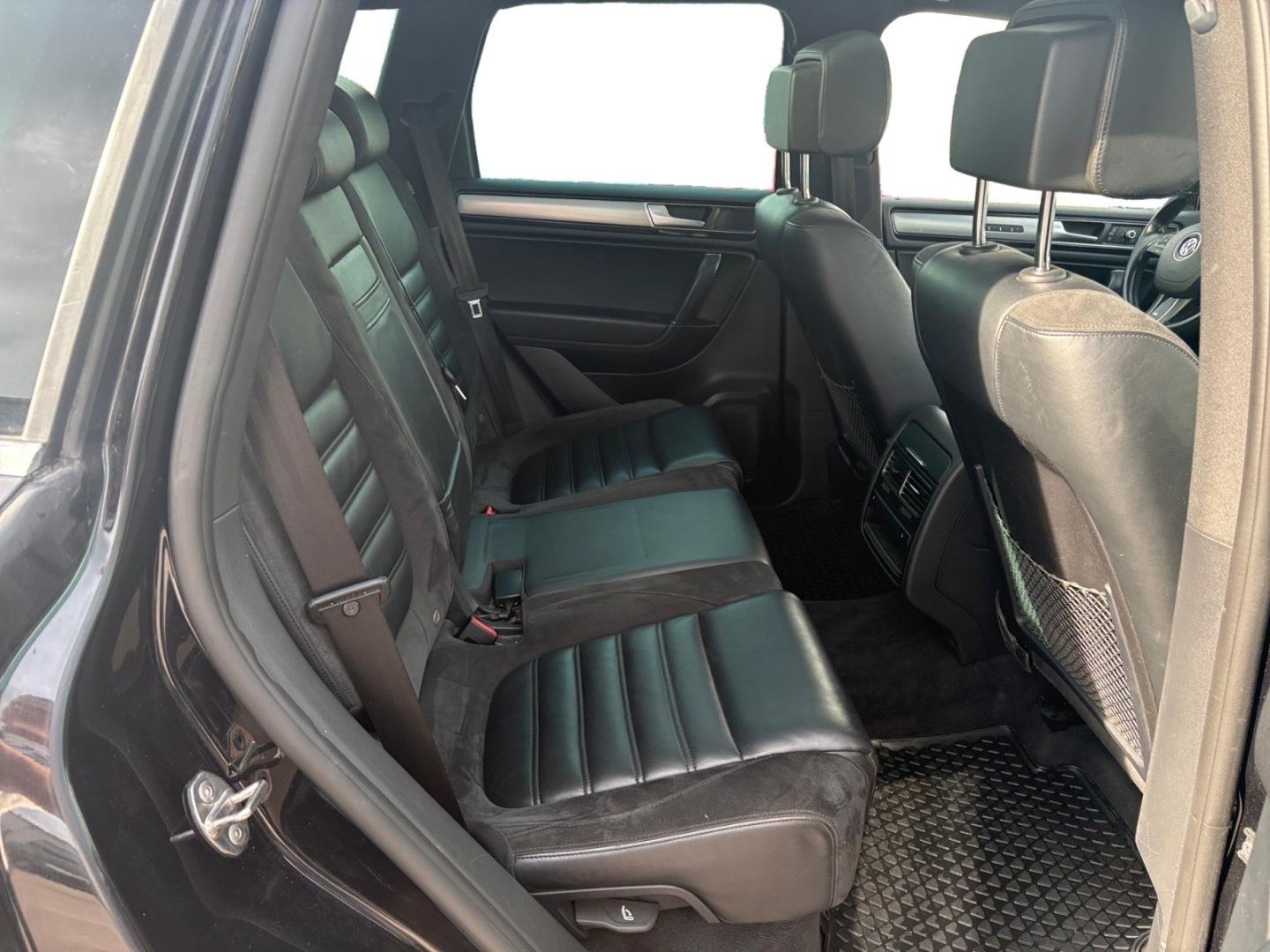 VOLKSWAGEN Touareg 2015