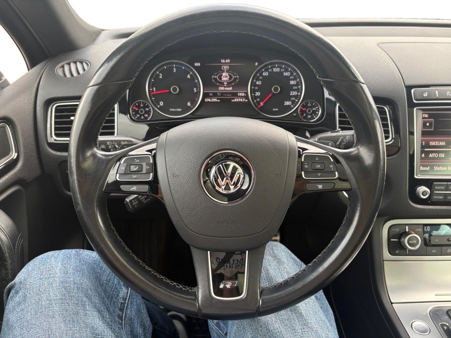 VOLKSWAGEN Touareg 2015