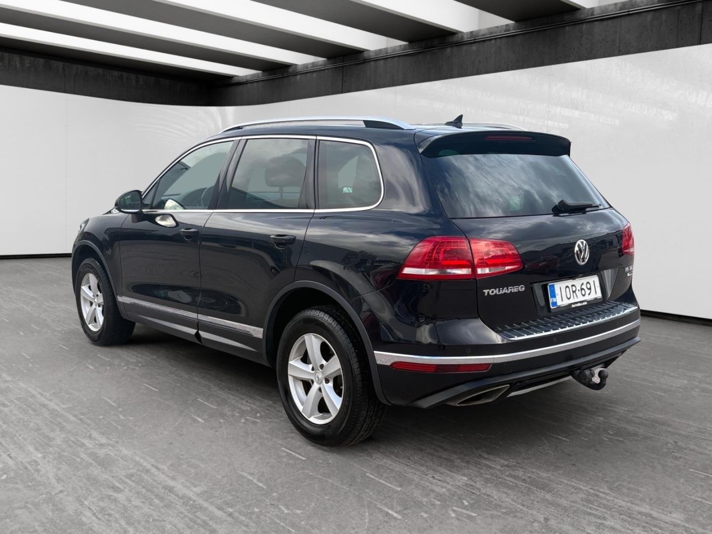 VOLKSWAGEN Touareg 2015