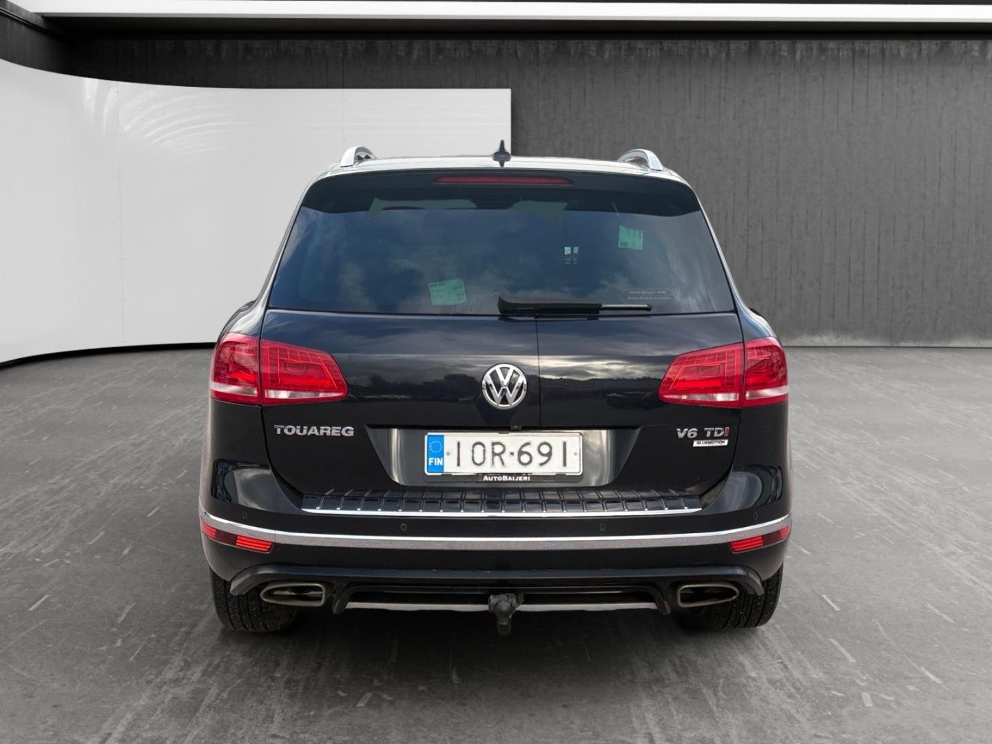 VOLKSWAGEN Touareg 2015