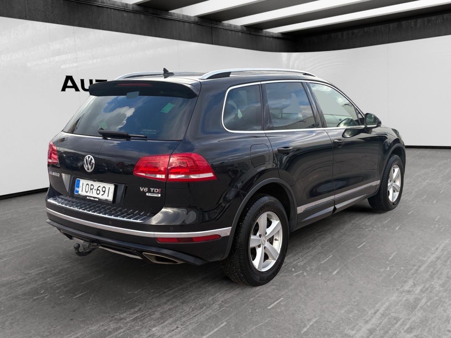 VOLKSWAGEN Touareg 2015