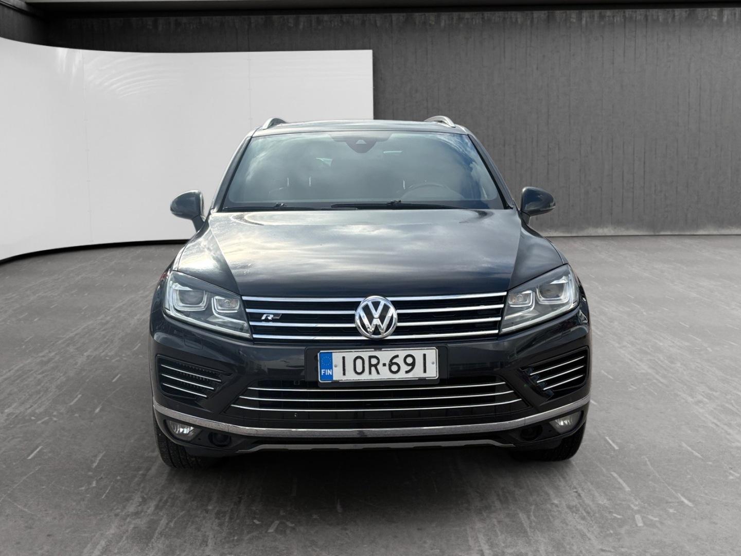 VOLKSWAGEN Touareg 2015