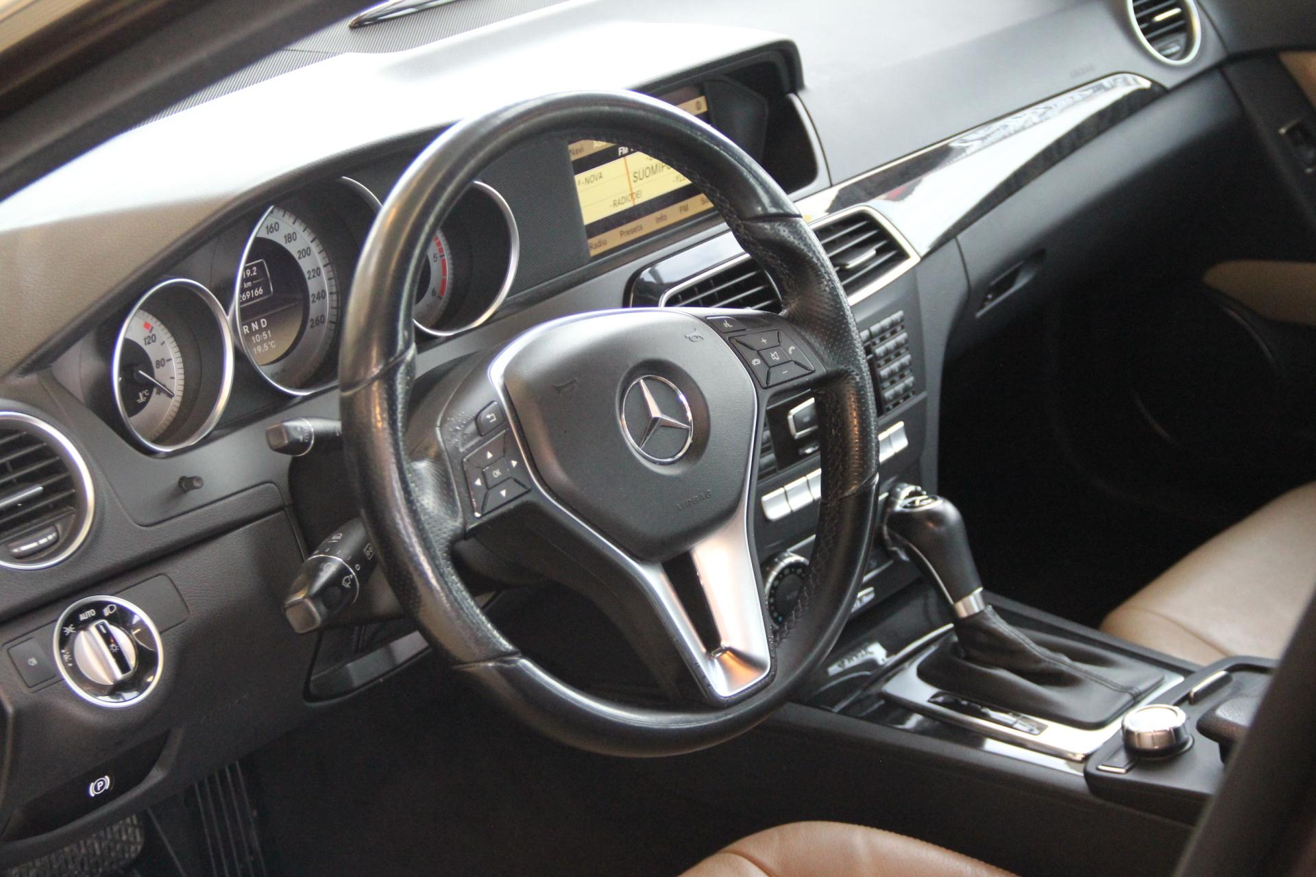MERCEDES-BENZ C 9