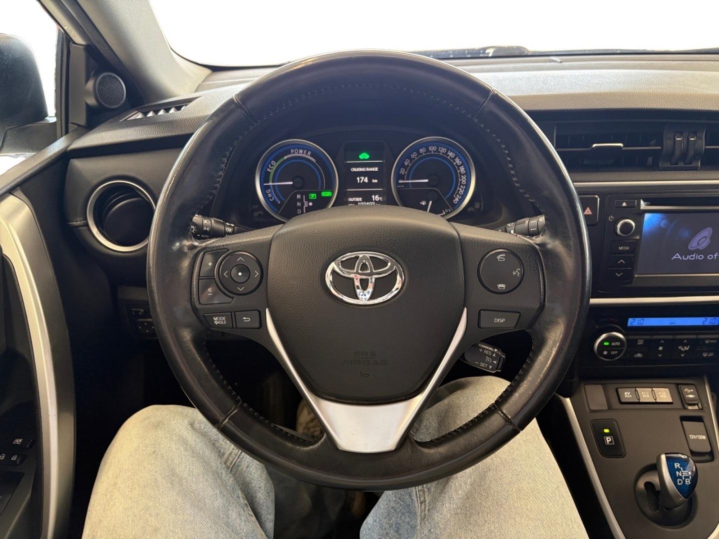 TOYOTA Auris 2013