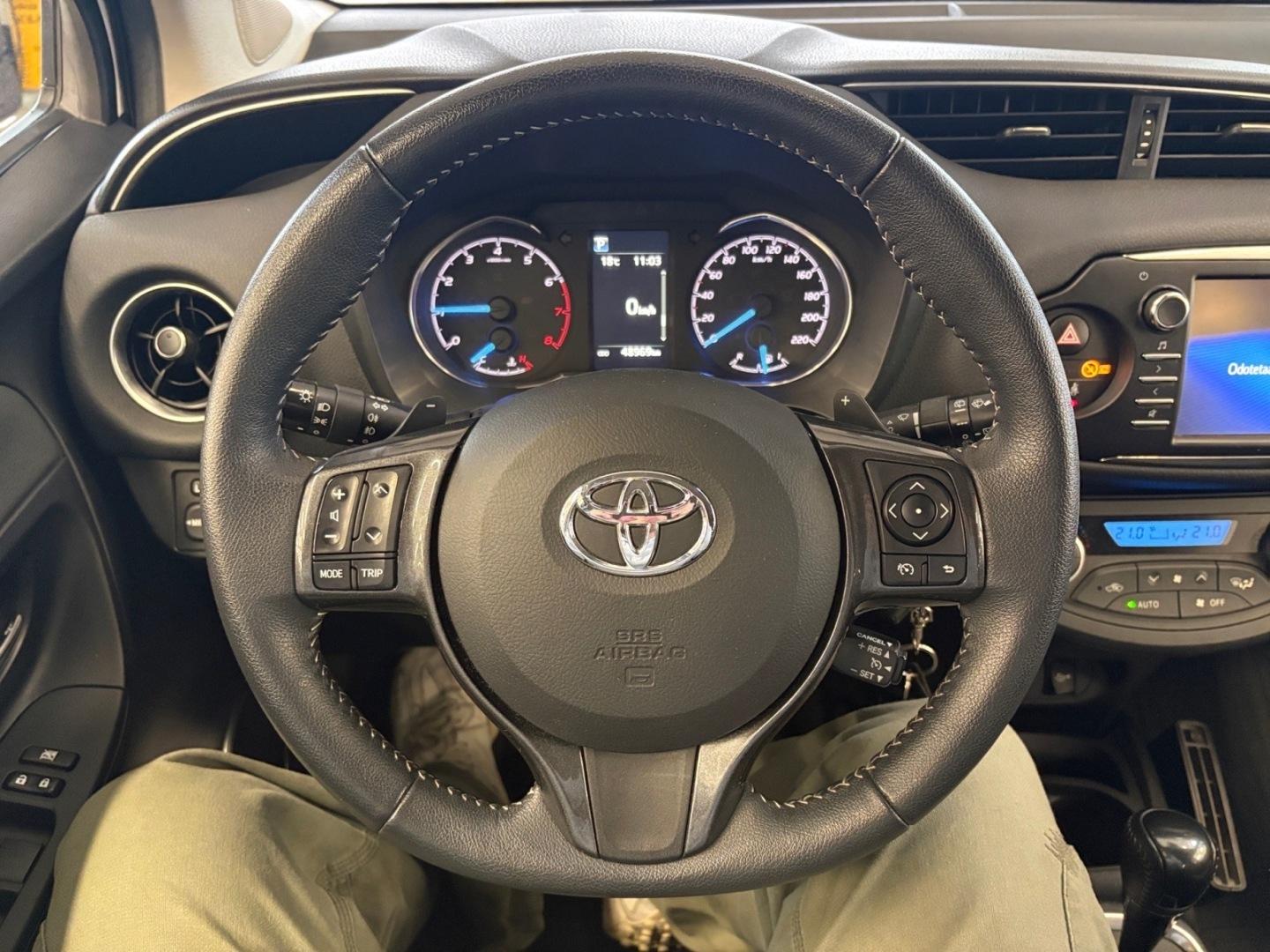 TOYOTA Yaris 12