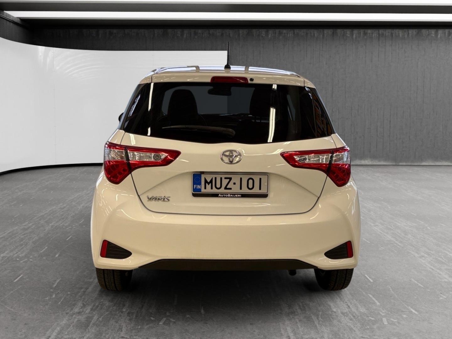 TOYOTA Yaris 4