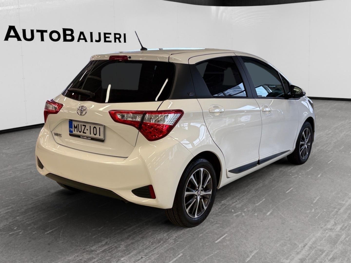 TOYOTA Yaris 5