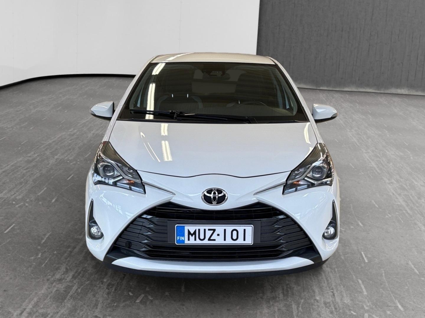 TOYOTA Yaris 7