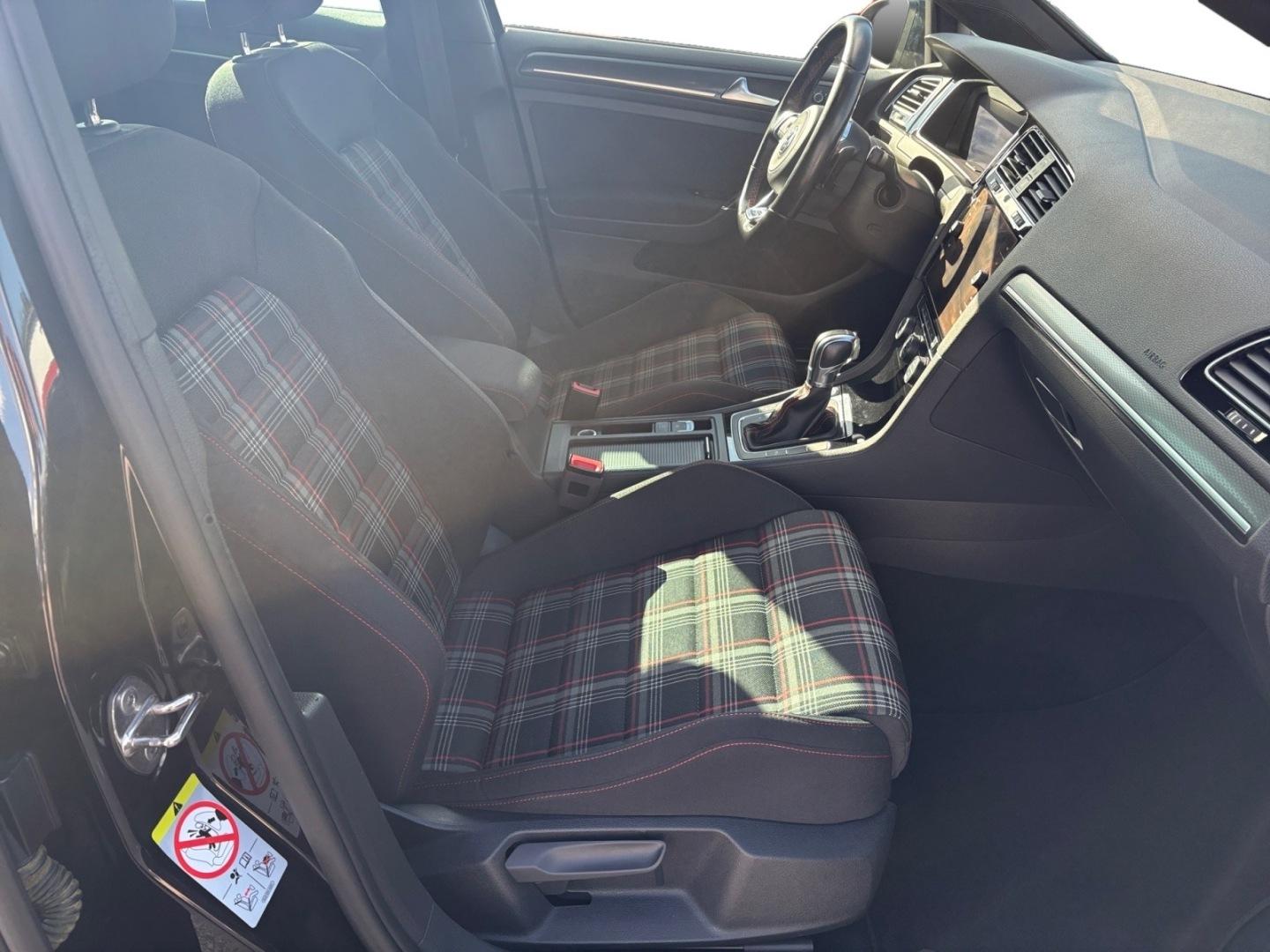 VOLKSWAGEN Golf 2017