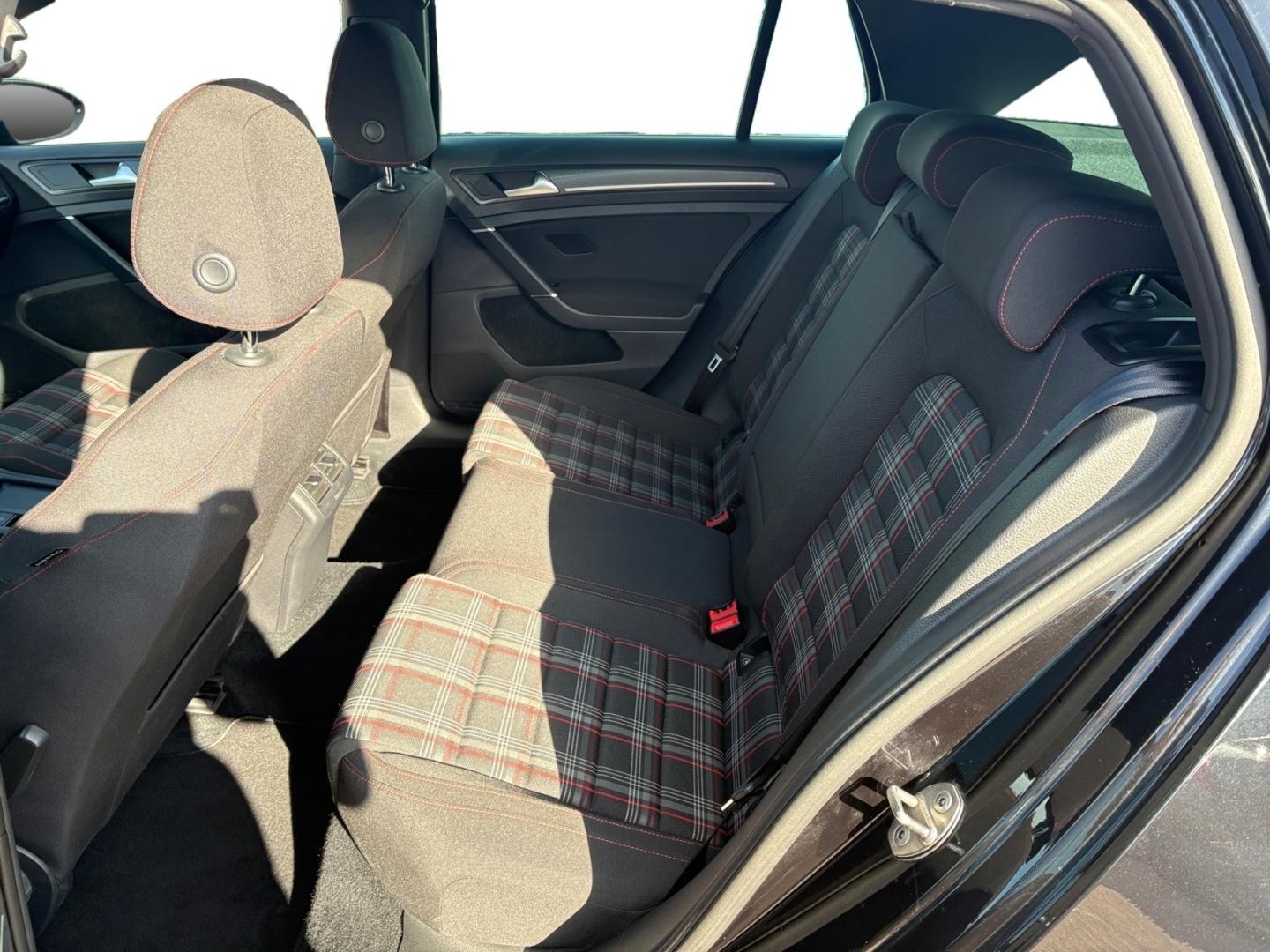 VOLKSWAGEN Golf 2017