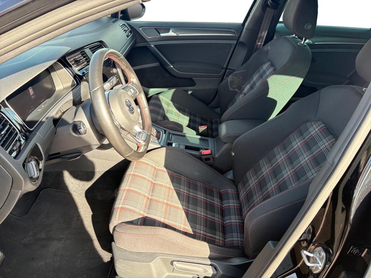 VOLKSWAGEN Golf 2017