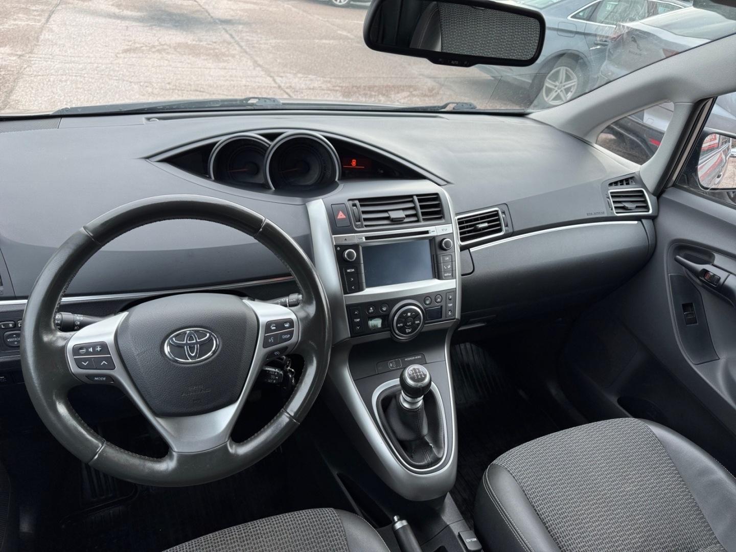 TOYOTA Verso 2015