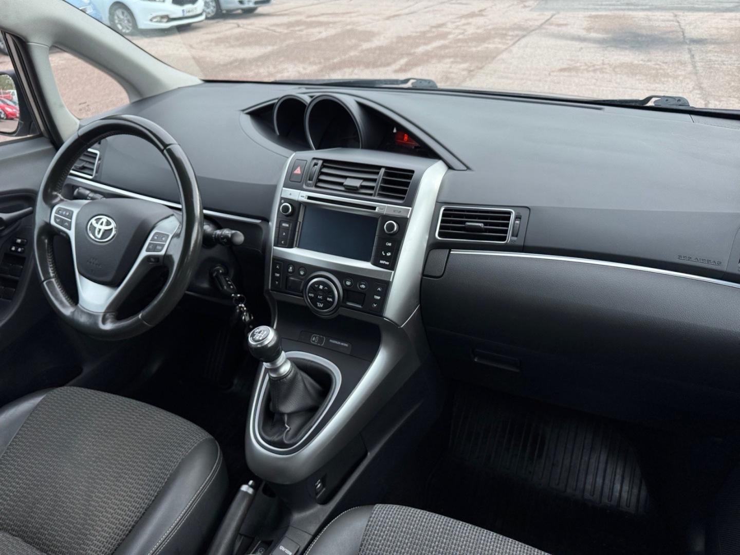 TOYOTA Verso 2015