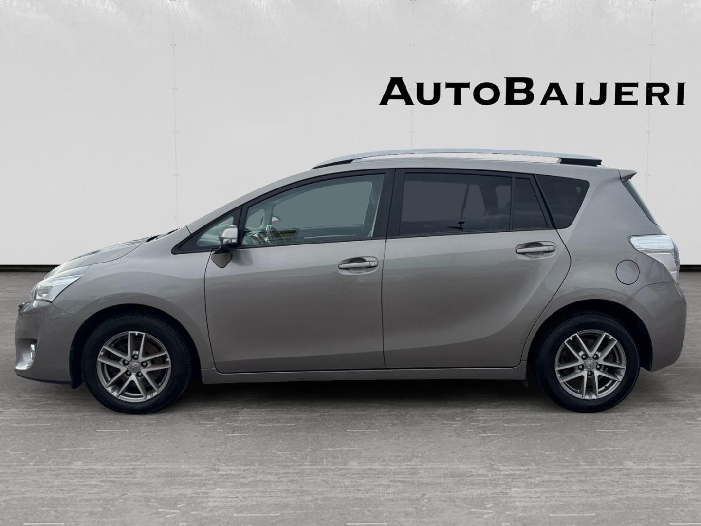 TOYOTA Verso 2015