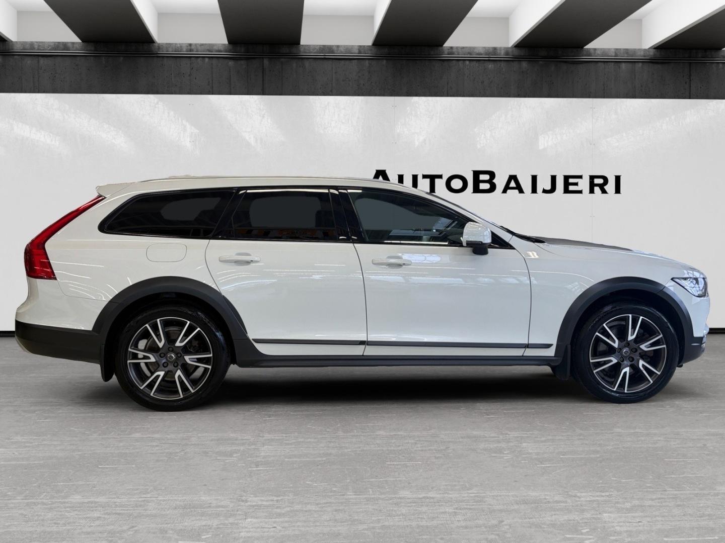 VOLVO V90 Cross Country 2017