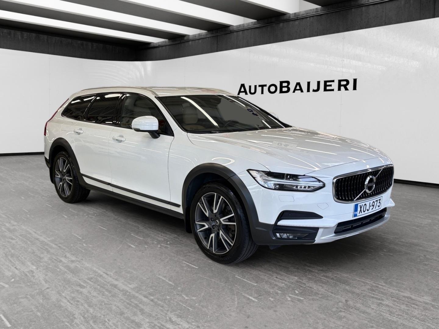 VOLVO V90 Cross Country 2017