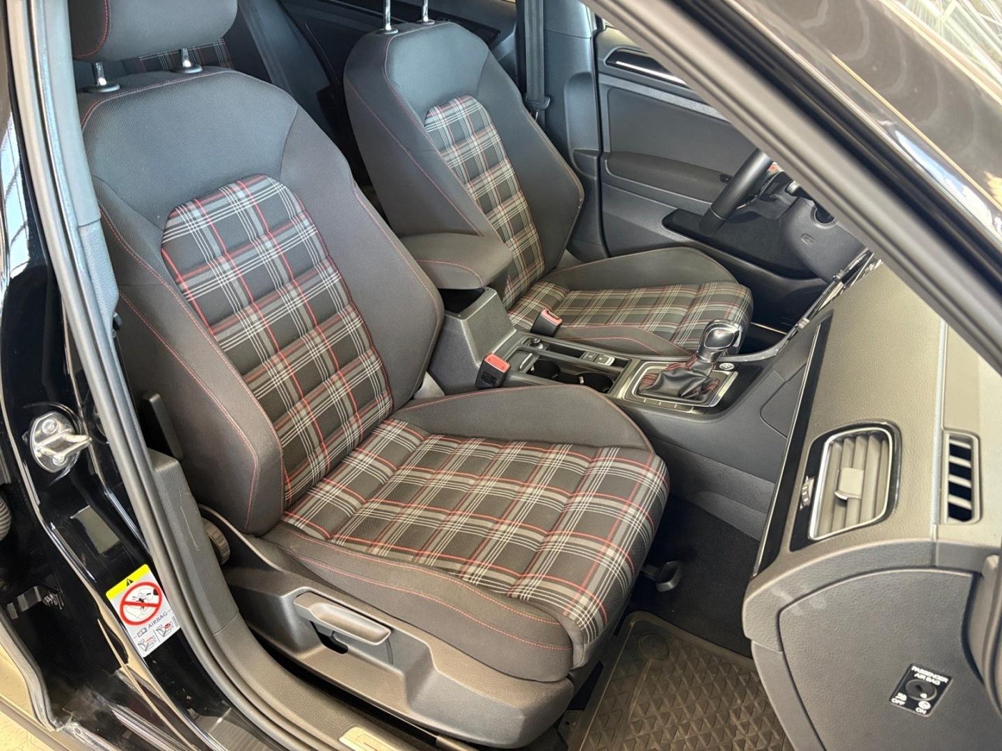 VOLKSWAGEN Golf 2013