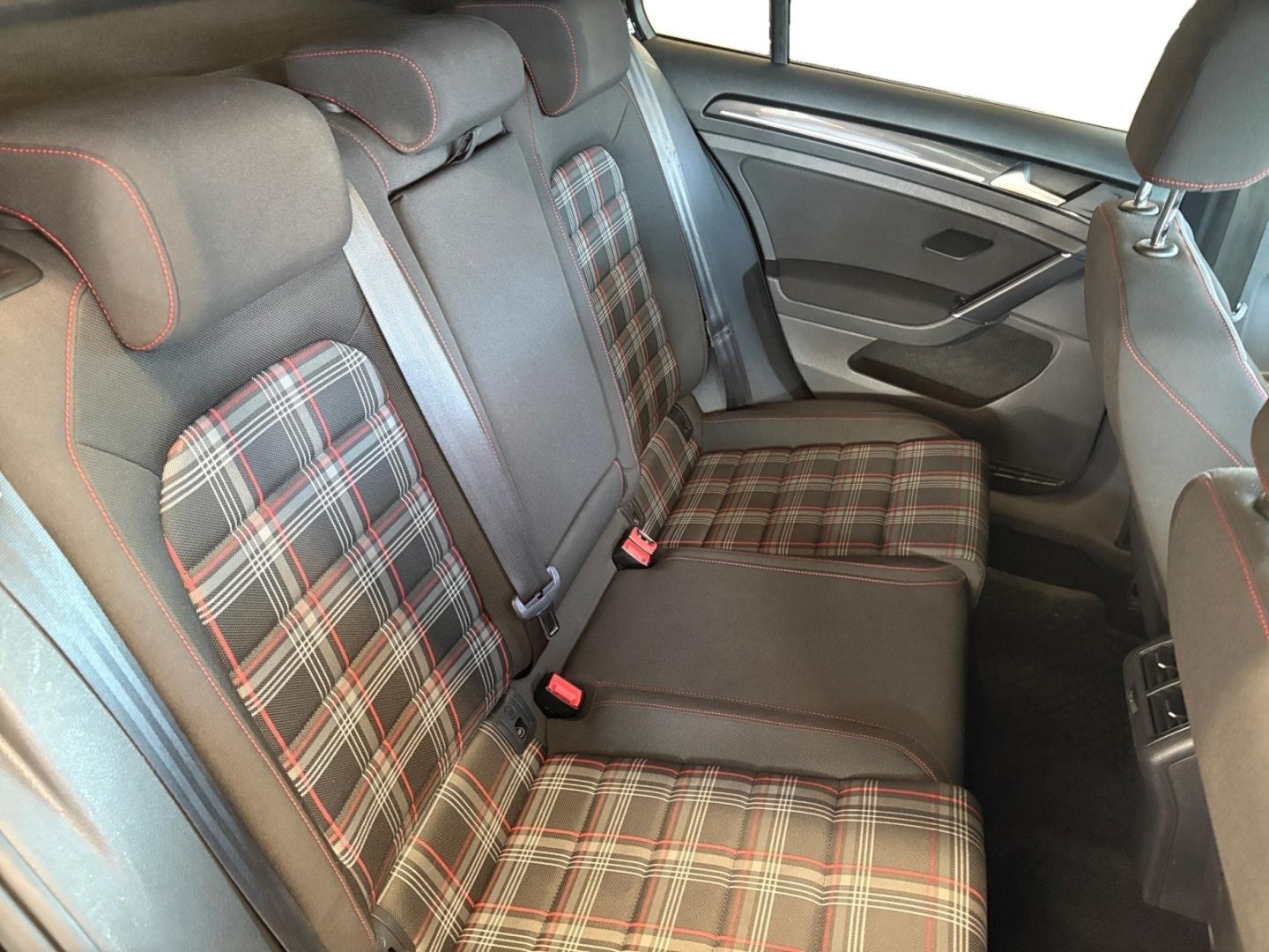 VOLKSWAGEN Golf 2013