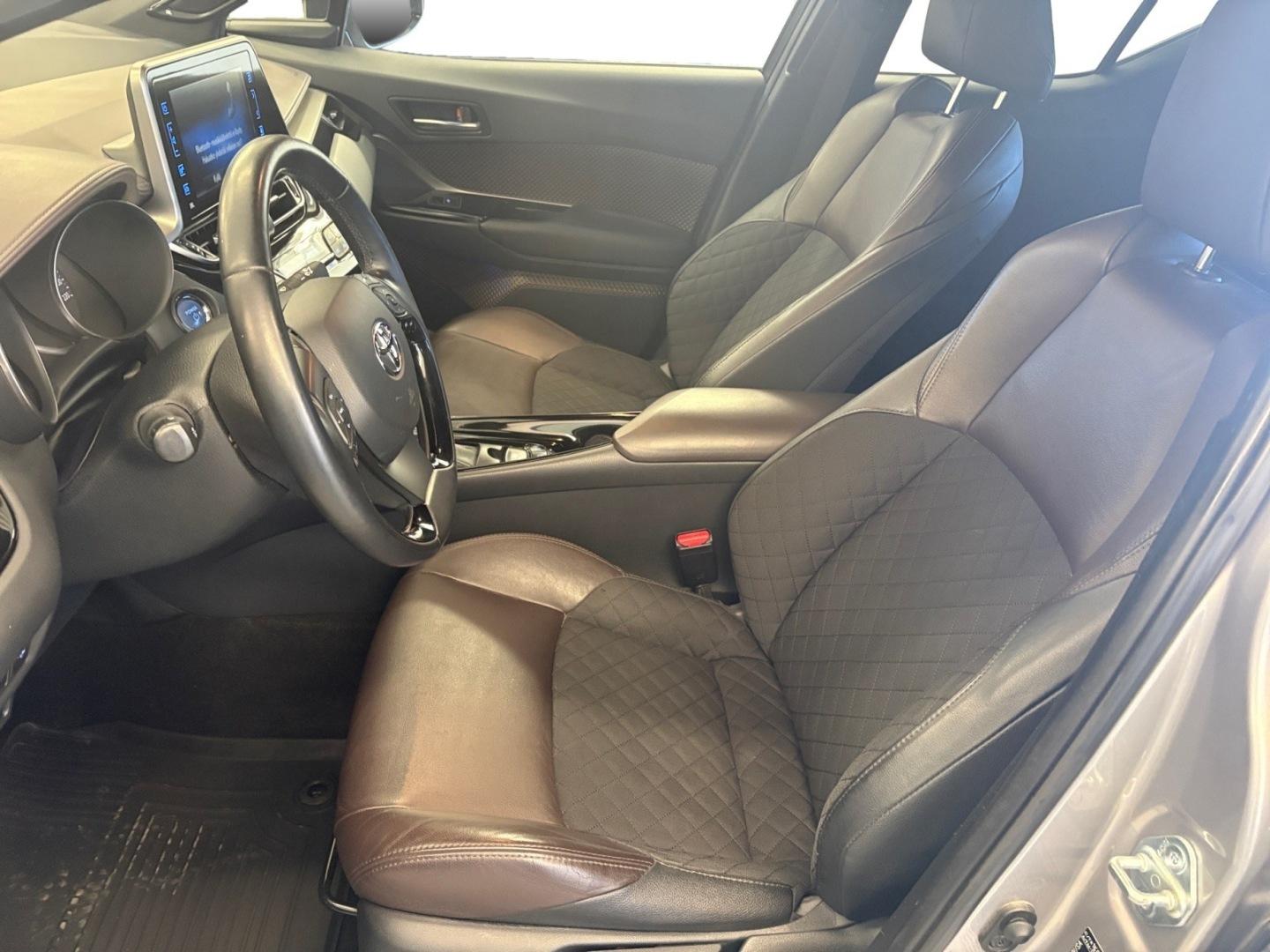 TOYOTA C-HR 2017