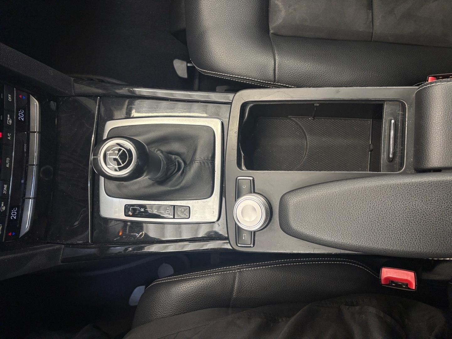 MERCEDES-BENZ E 2010