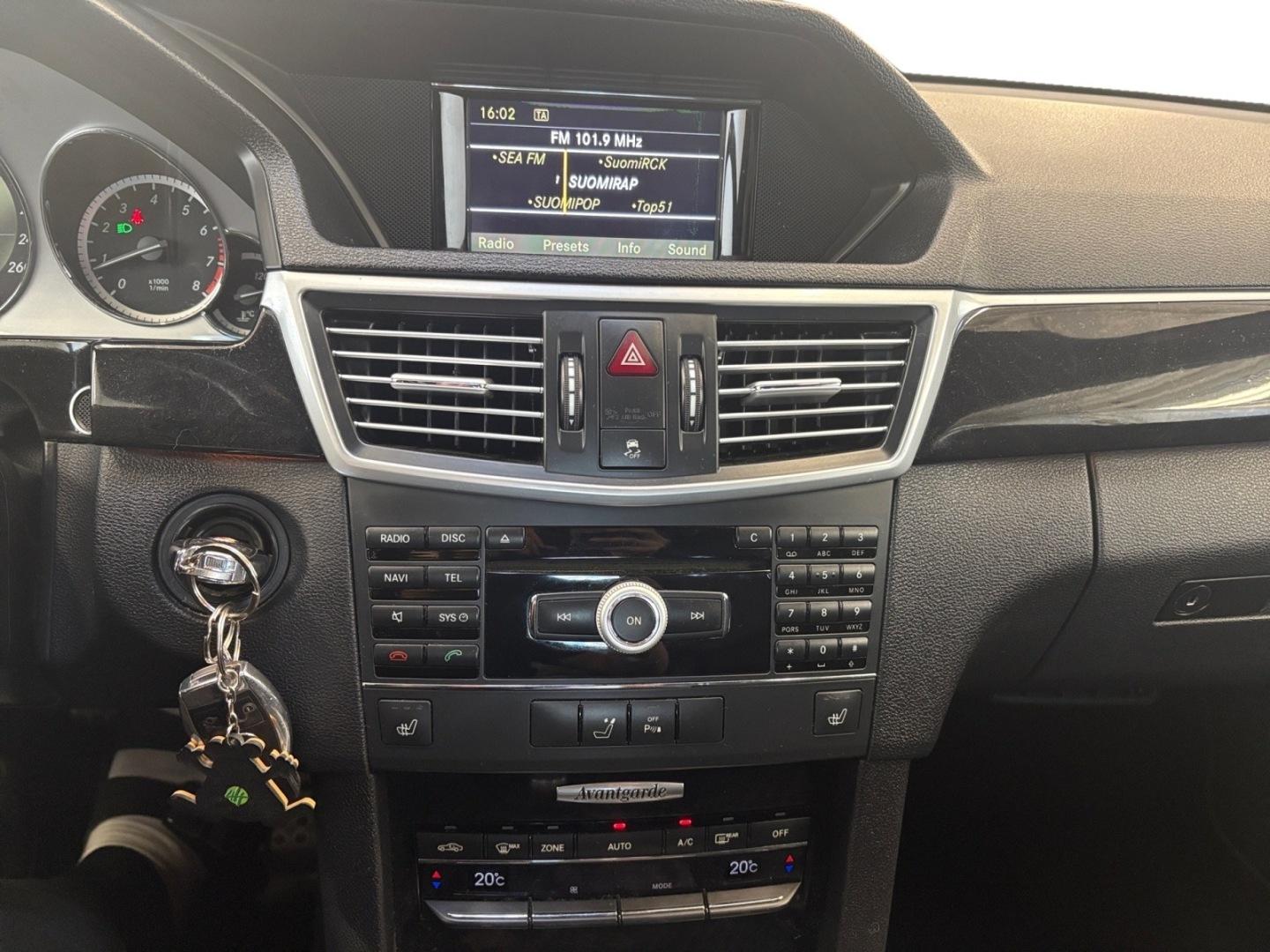 MERCEDES-BENZ E 2010