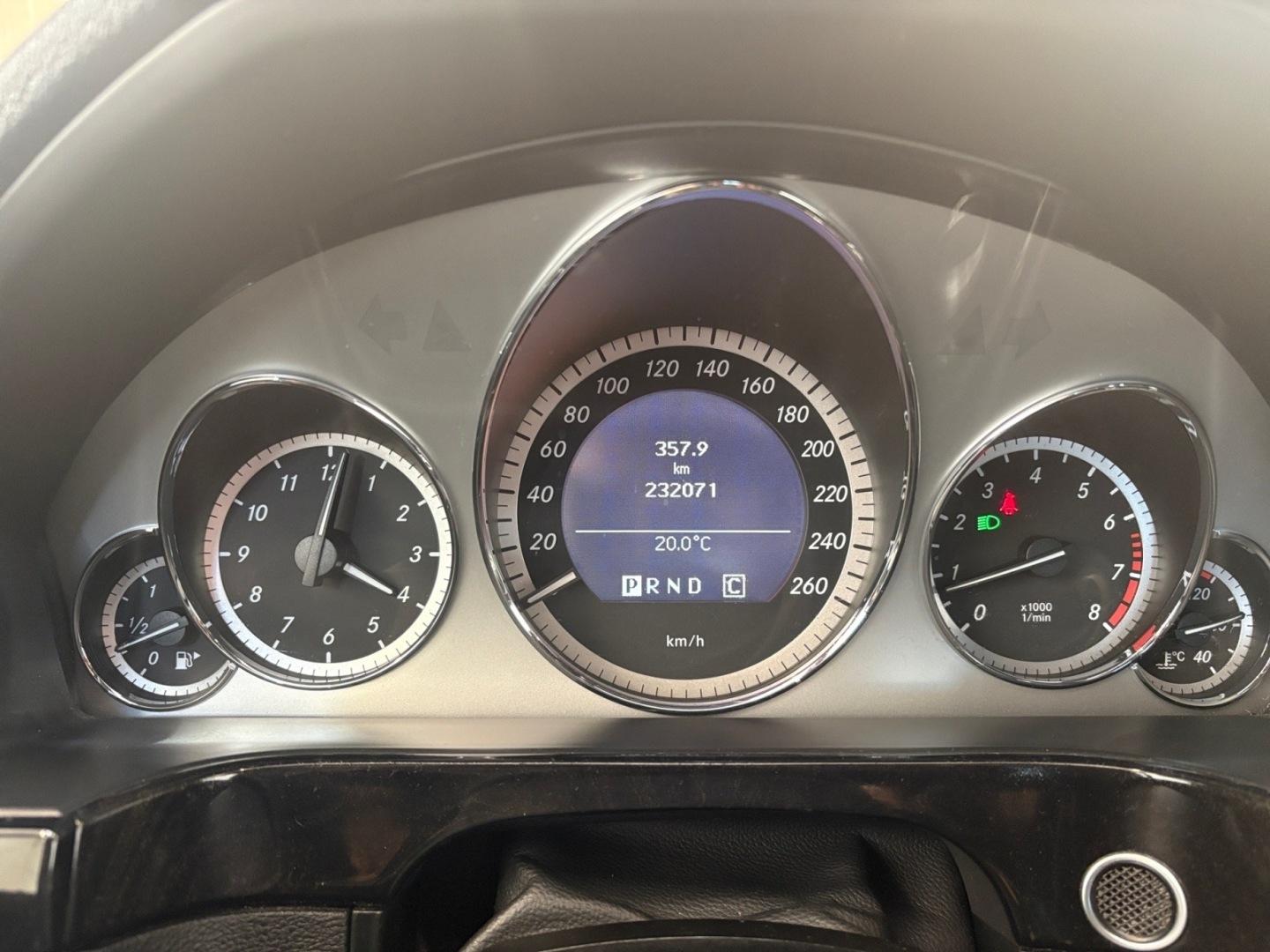 MERCEDES-BENZ E 2010